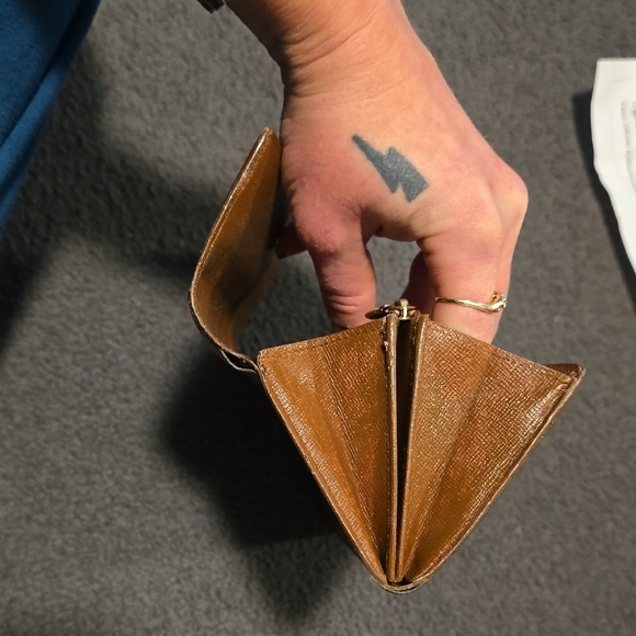 Louis Vuitton Brown Sarah Monogram Wallet - Picture 10 of 12